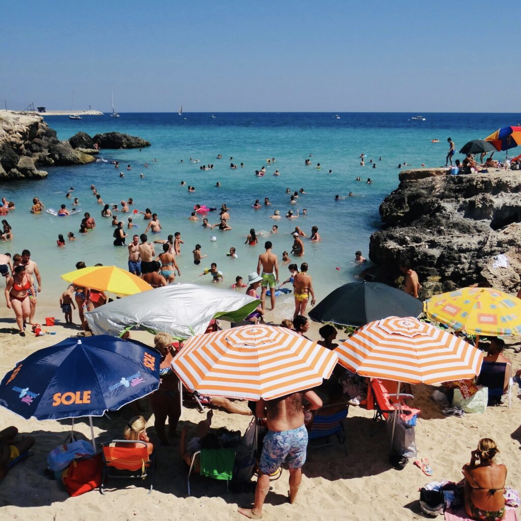 Spiaggia Cala Rosso, Monopoli | A small sandy cove. Like most of Monopoli’s town “beaches” it is incredibly popular and fills very quickly. A small bar sits between the small car park and southern access. Photo © the Puglia Guys beach guides to Puglia