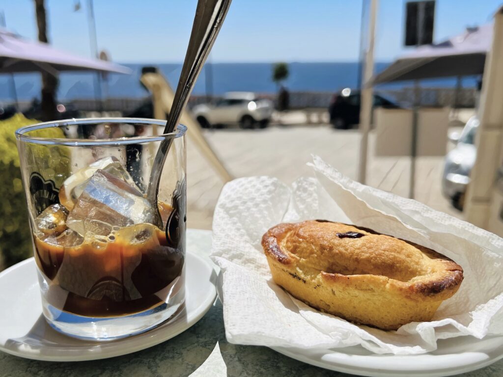 A pasticciotto from Puglia with a caffè Leccese. Enjoy Puglia’s traditional breakfast and caffè culture at the bar. Photograph ©️ the Puglia Guys.