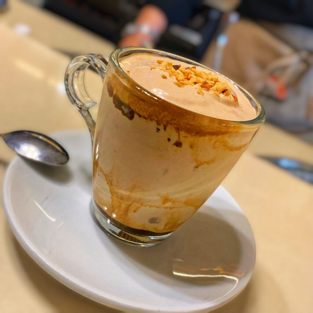 espressino freddo. Enjoy Puglia’s traditional breakfast and caffè culture at the bar. Photograph ©️ the Puglia Guys.