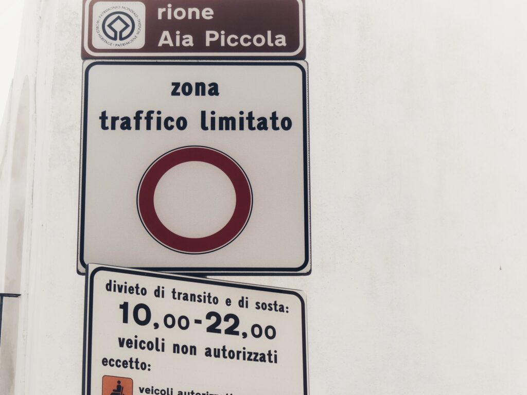 ZTL sign, Alberobello. A practical guide to driving in Puglia. An explanation of the highway and road infrastructure, tips for driving and what to watch out for. An insider guide to driving in Puglia by the Puglia Guys.
