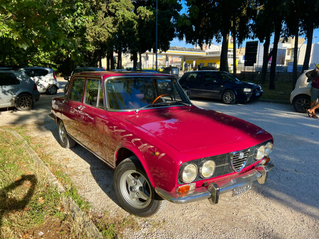 A practical guide to driving in Puglia. An explanation of the highway and road infrastructure, tips for driving and what to watch out for. An insider guide to driving in Puglia by the Puglia Guys.