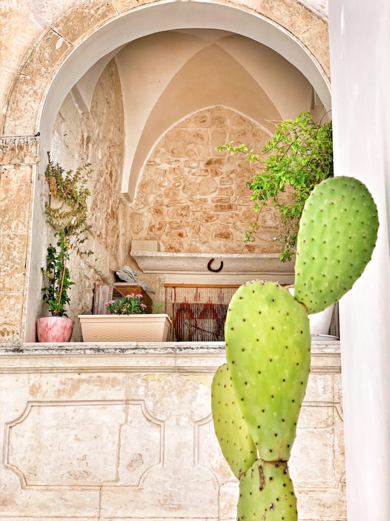 Ostuni summer guide 2023. What to to, the best restaurants and bars, the best beaches near Ostuni. Insider advice and tips to Ostuni by the Puglia Guys.