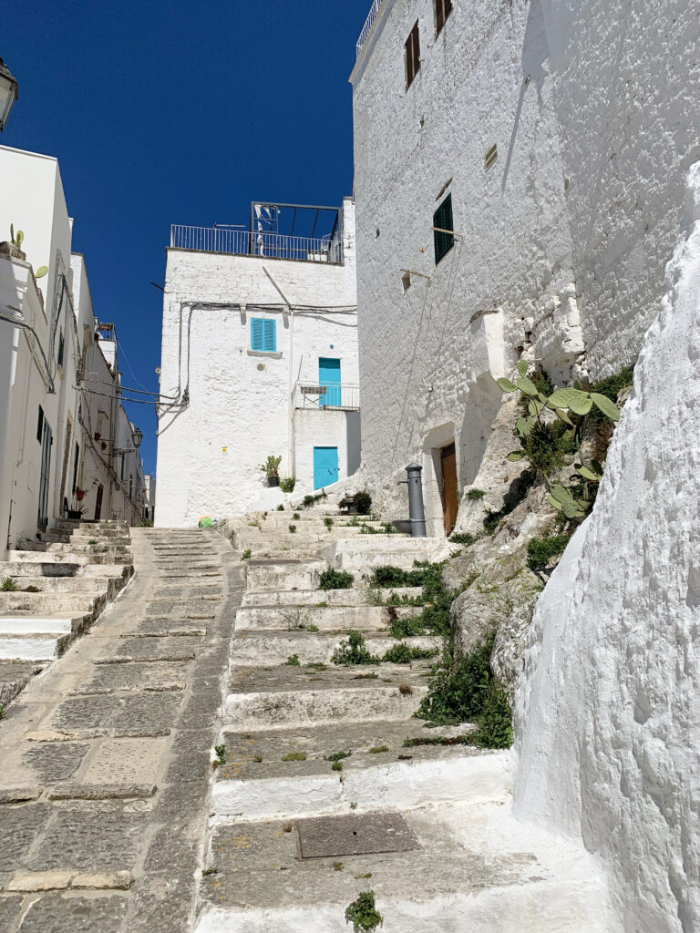Ostuni summer guide 2023. What to to, the best restaurants and bars, the best beaches near Ostuni. Insider advice and tips to Ostuni by the Puglia Guys.