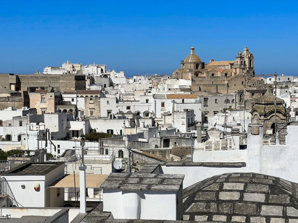 Apartment Q40 Ostuni, one of the best value rental apartments according to reviews on Booking. Ostuni summer guide 2023. What to to, the best restaurants and bars, the best beaches near Ostuni. Insider advice and tips to Ostuni by the Puglia Guys.
