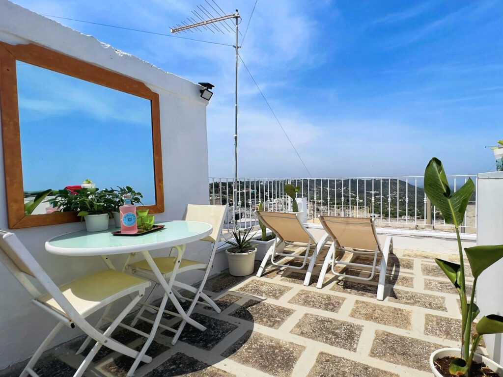 Apartment Q40 Ostuni, one of the best value rental apartments according to reviews on Booking. Ostuni summer guide 2023. What to to, the best restaurants and bars, the best beaches near Ostuni. Insider advice and tips to Ostuni by the Puglia Guys.
