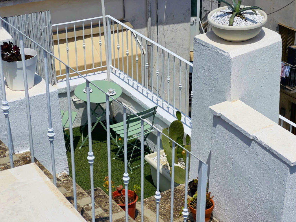 Apartment Q40 Ostuni, one of the best value rental apartments according to reviews on Booking. Ostuni summer guide 2023. What to to, the best restaurants and bars, the best beaches near Ostuni. Insider advice and tips to Ostuni by the Puglia Guys.